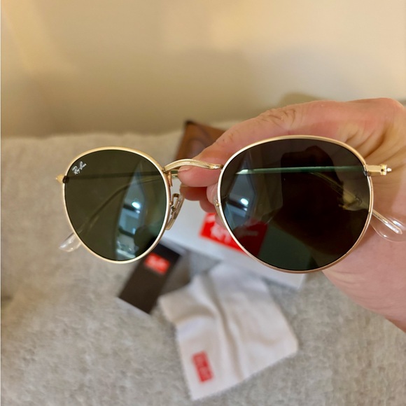 Like-New RayBan RB3447 Round Metal Unisex Sunglasses - Picture 3 of 14